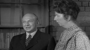 Résultat de recherche d'images pour "ALFRED HITCHCOCK PRESENTE TOBY"